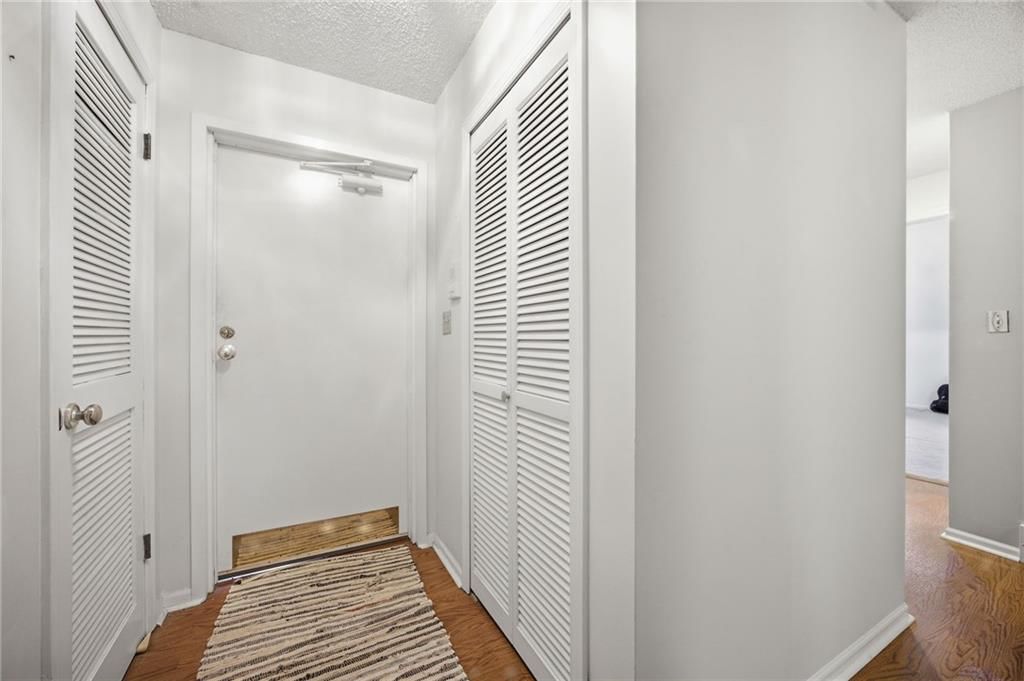 10704 Glenwood Street — photo 4