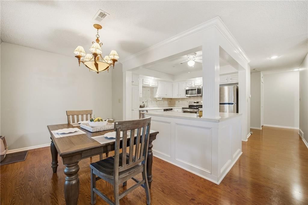 10704 Glenwood Street — photo 9
