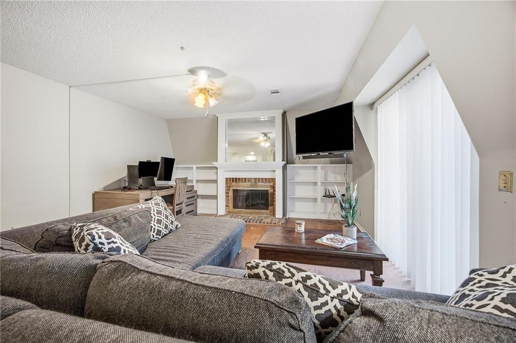 10704 Glenwood Street — photo 10
