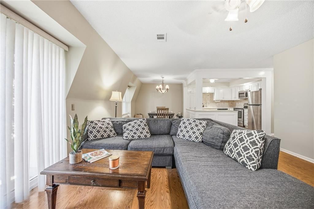 10704 Glenwood Street — photo 12