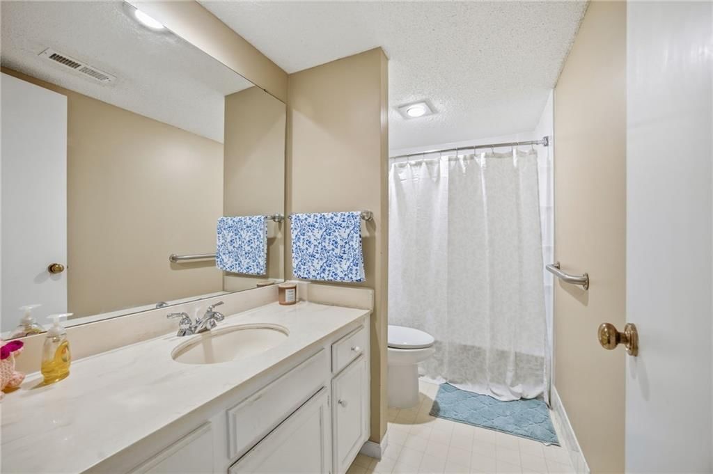 10704 Glenwood Street — photo 15