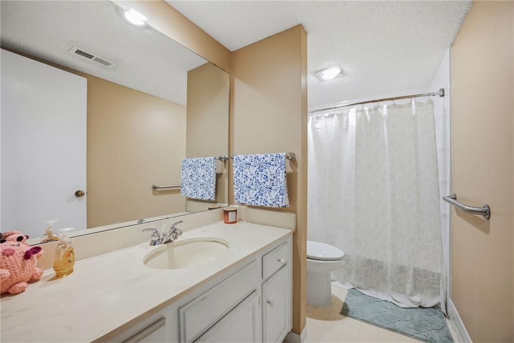 10704 Glenwood Street — photo 16