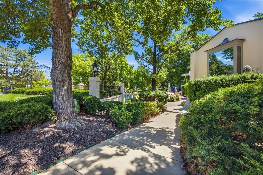 10704 Glenwood Street — photo 24