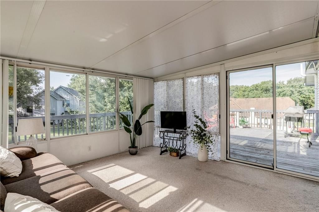 5727 Osage Avenue — photo 9