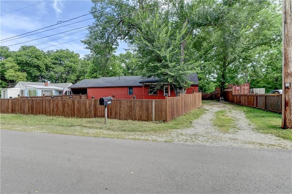 6828 Berry Road — photo 42