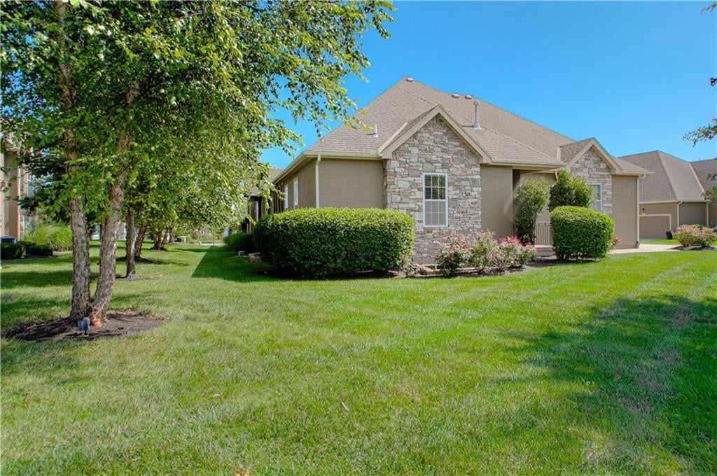 16877 S Bradley Drive — photo 2