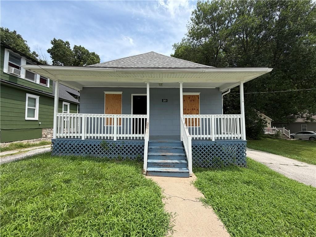203 N Crysler Avenue — photo 1