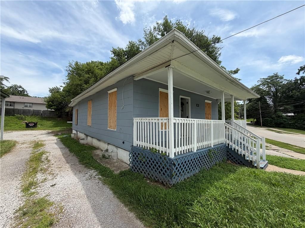 203 N Crysler Avenue — photo 2