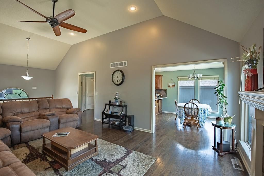 1000 SW Redbud Circle — photo 8