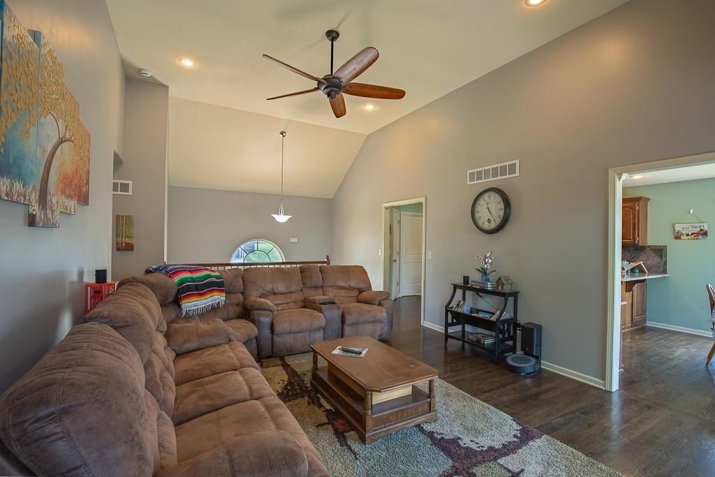 1000 SW Redbud Circle — photo 9