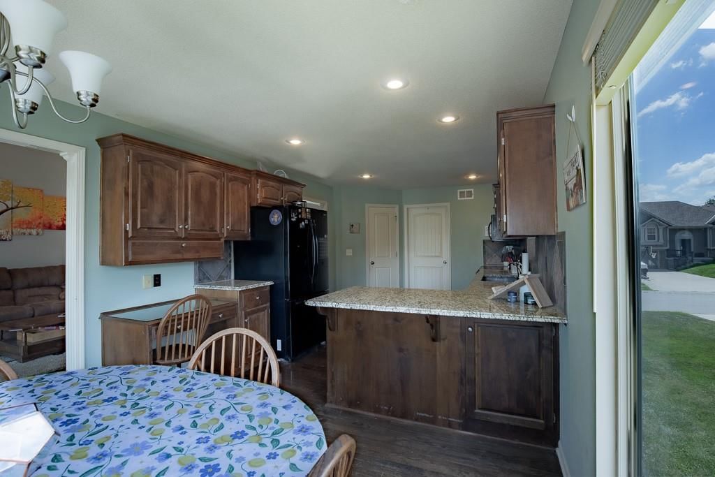 1000 SW Redbud Circle — photo 18