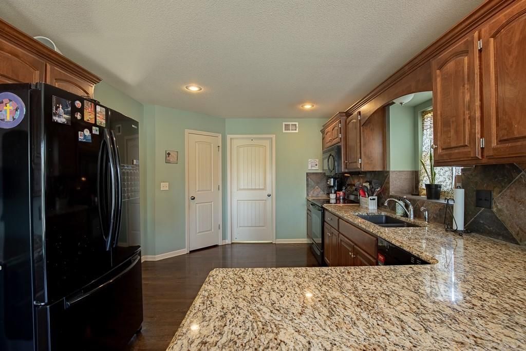 1000 SW Redbud Circle — photo 20