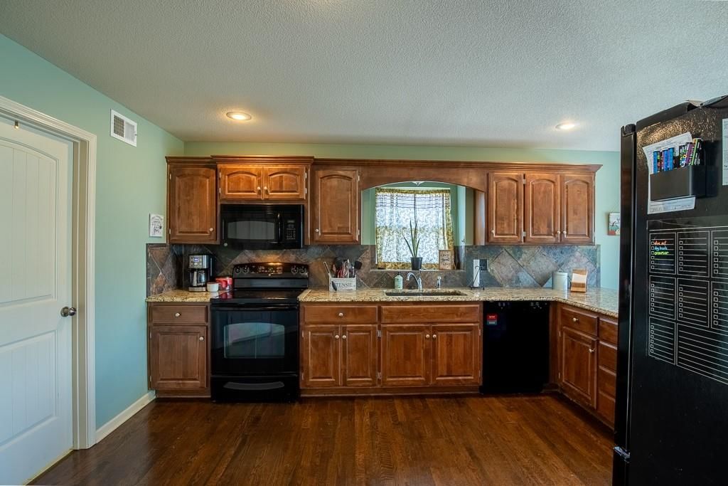 1000 SW Redbud Circle — photo 23
