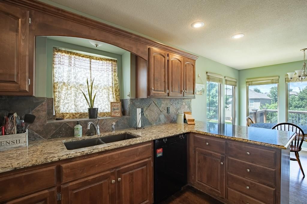 1000 SW Redbud Circle — photo 24