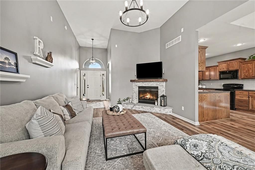 3704 NW Windburn Drive — photo 2
