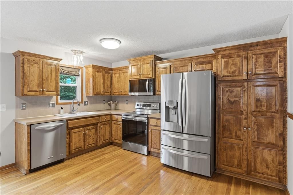 7152 Woodstock Street — photo 8