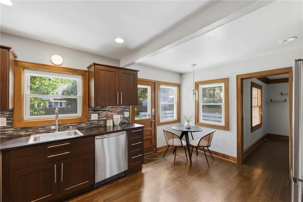 5811 Charlotte Street — photo 13