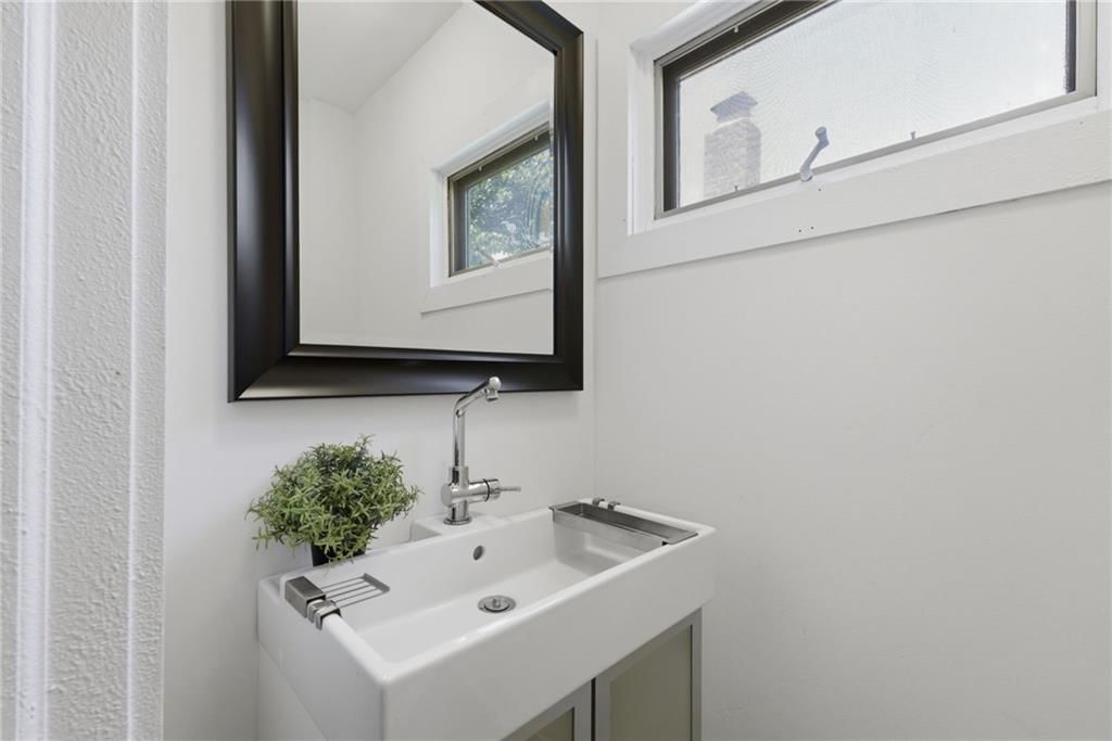 5811 Charlotte Street — photo 21