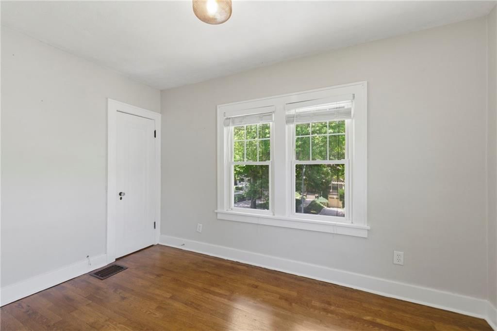 5811 Charlotte Street — photo 27