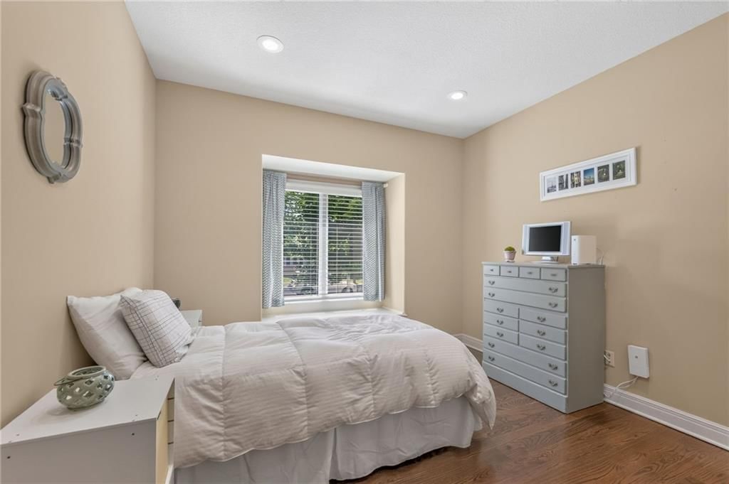 9411 N Kensington Avenue — photo 31