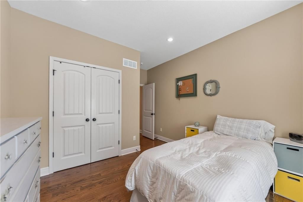 9411 N Kensington Avenue — photo 33
