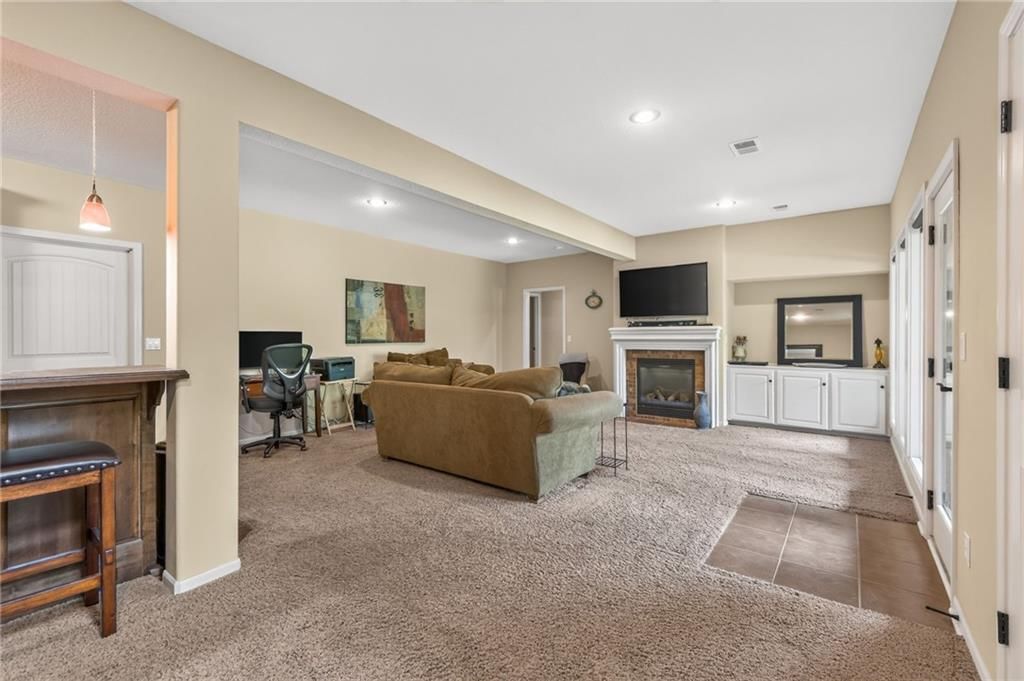 9411 N Kensington Avenue — photo 35