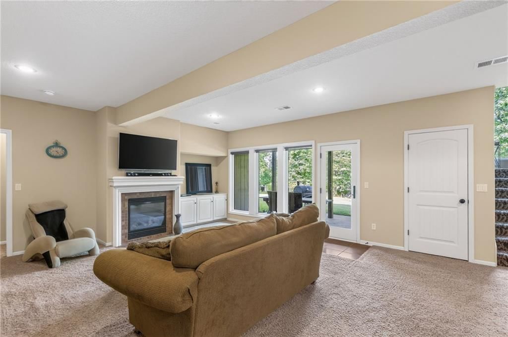 9411 N Kensington Avenue — photo 37