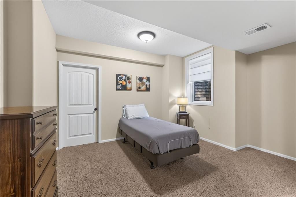9411 N Kensington Avenue — photo 45