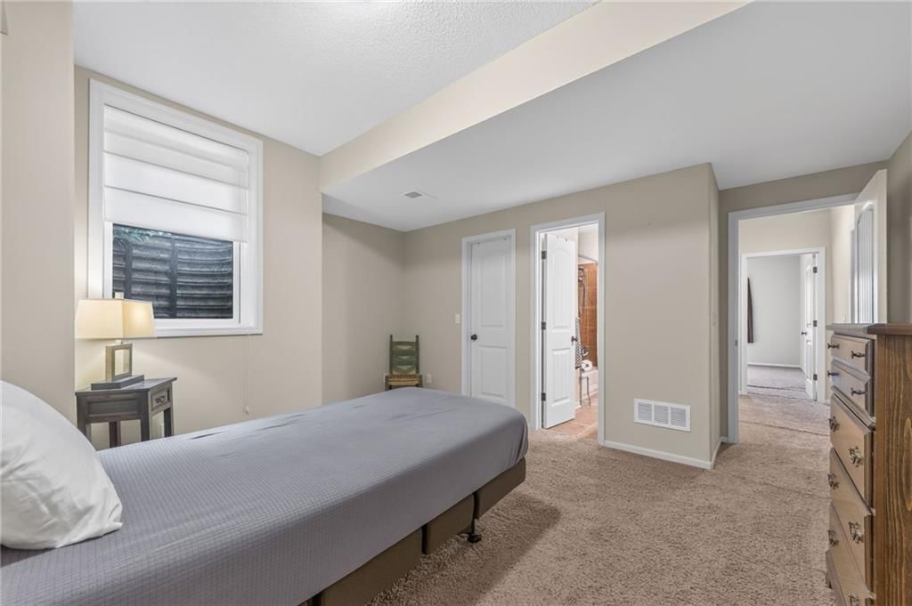 9411 N Kensington Avenue — photo 46