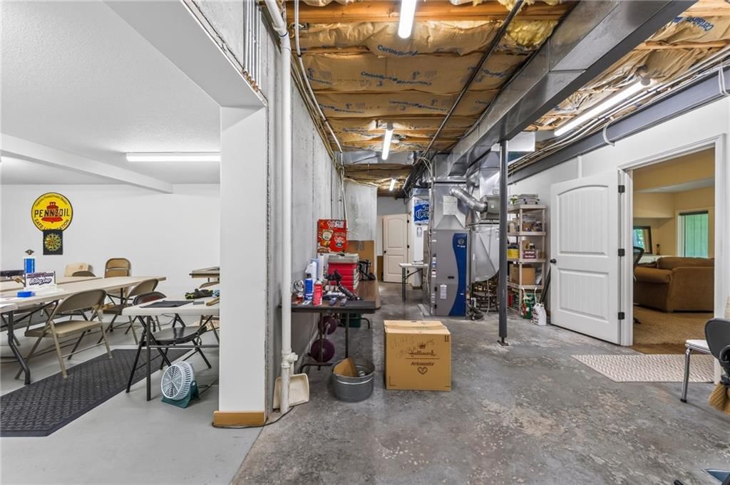 9411 N Kensington Avenue — photo 47