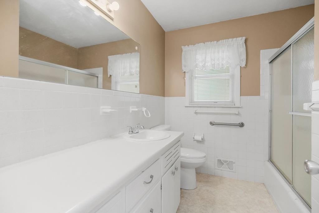 2518 N 82nd Terrace — photo 9