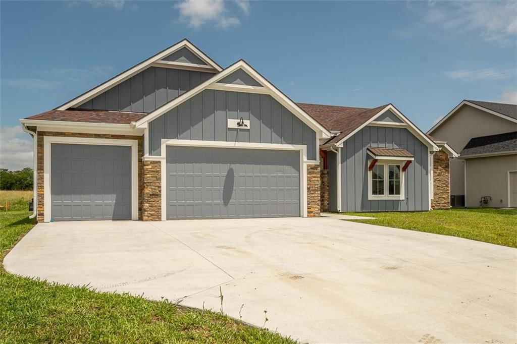 1018 Bluestem Circle — photo 1