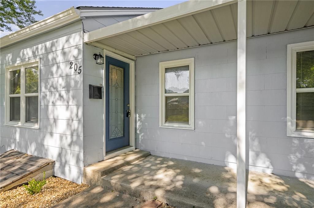 205 N Independence Street — photo 2