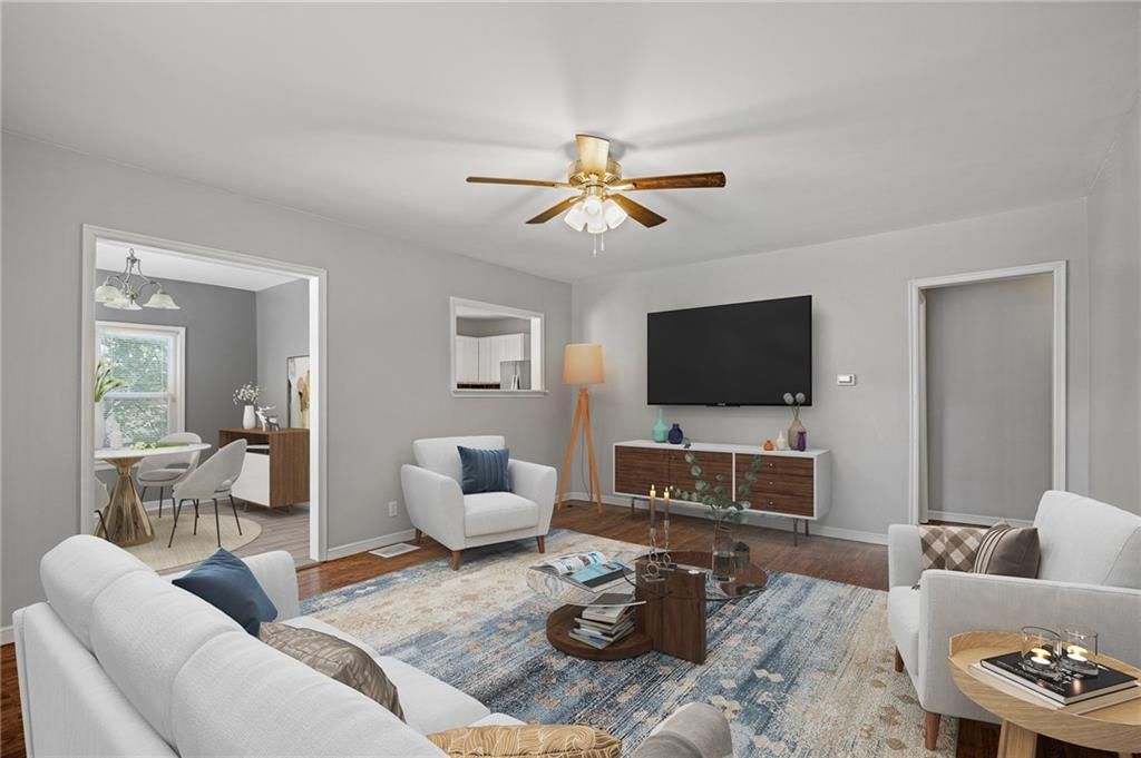205 N Independence Street — photo 3
