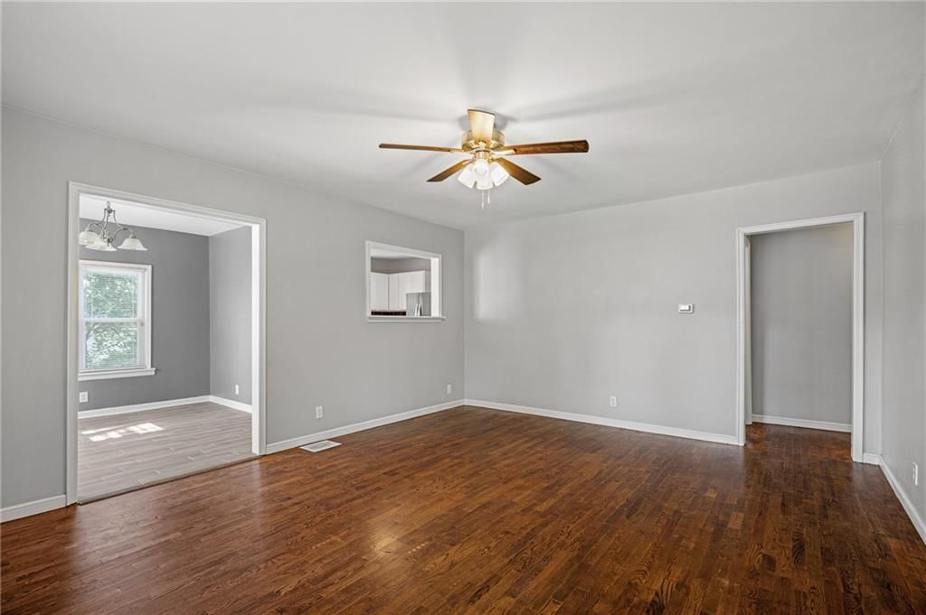 205 N Independence Street — photo 4