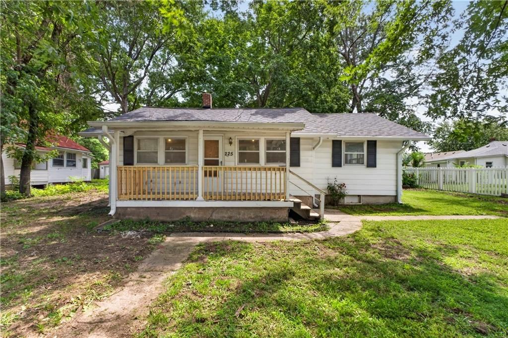 225 S Hardy Avenue — photo 1