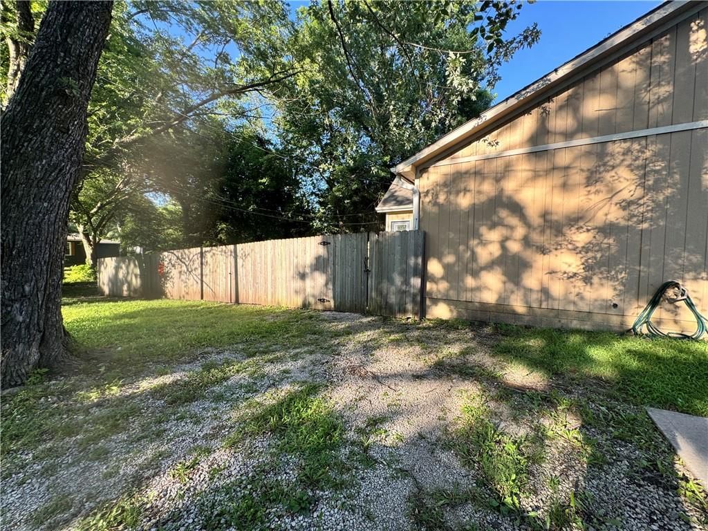 110 W Mill Street — photo 35