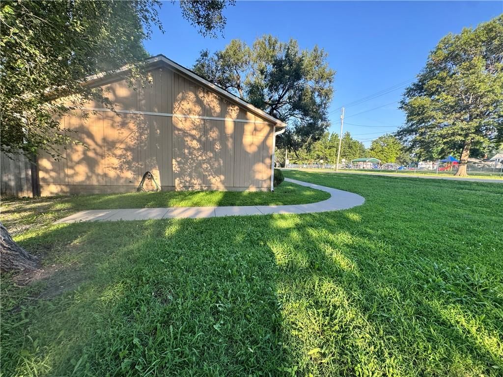 110 W Mill Street — photo 36