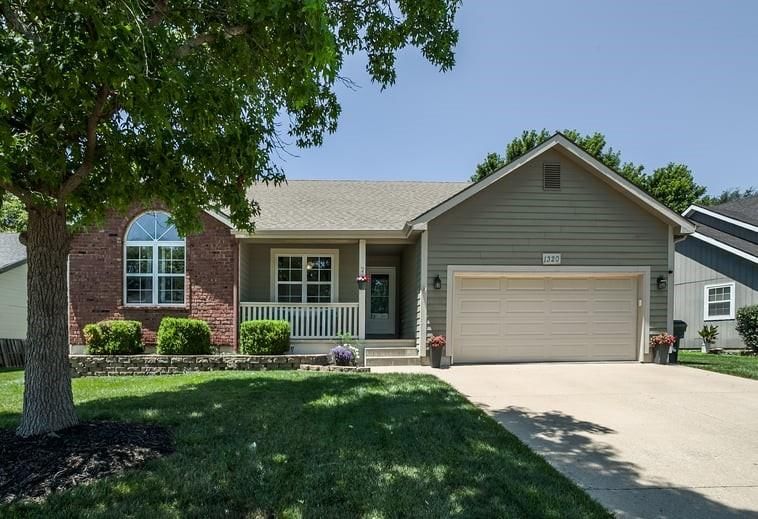 1320 Pin Oak Circle — photo 1