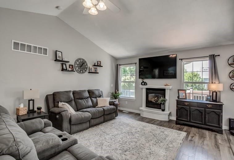 1320 Pin Oak Circle — photo 2