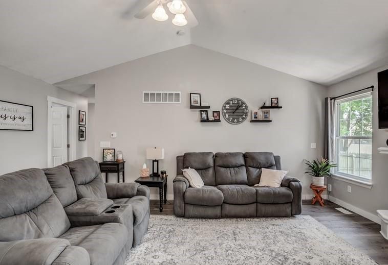 1320 Pin Oak Circle — photo 3