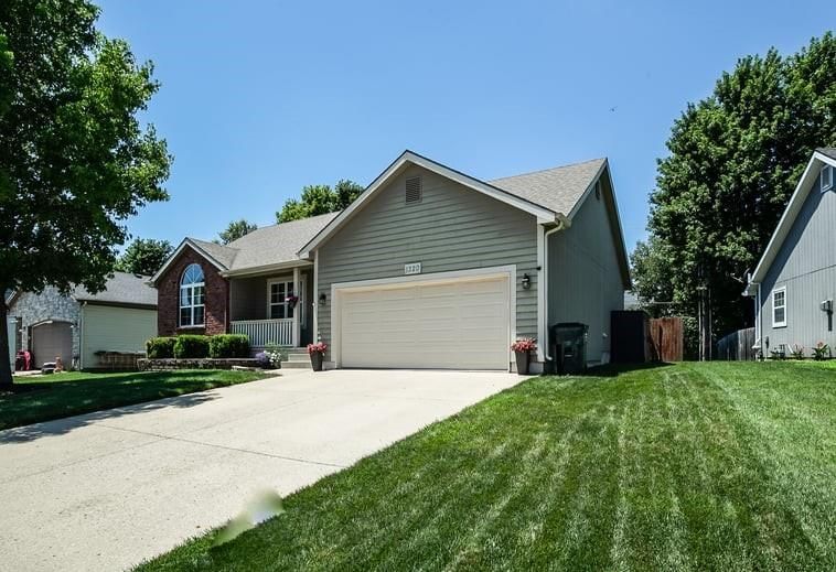 1320 Pin Oak Circle — photo 32