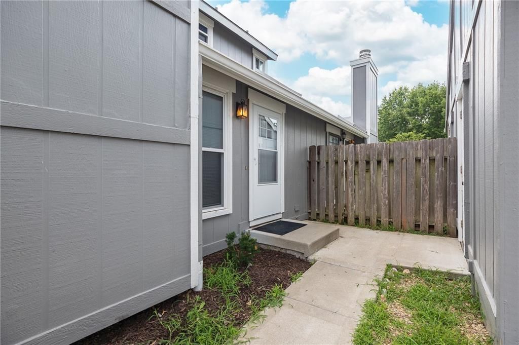 5722 N London Avenue — photo 3