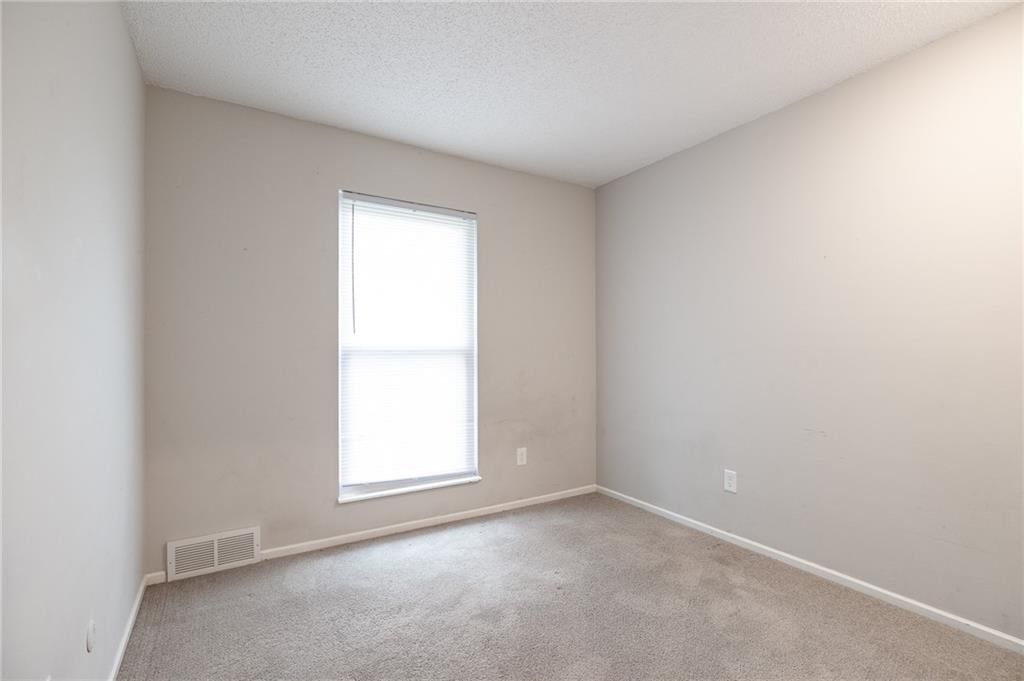 5722 N London Avenue — photo 18