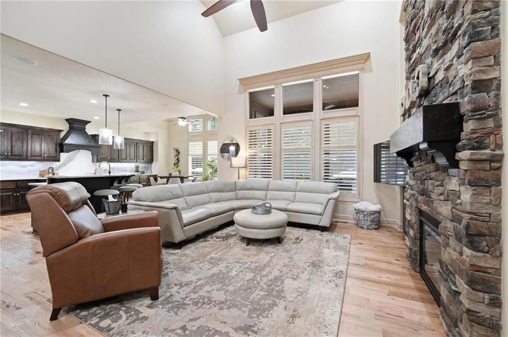 10607 N Hedges Street — photo 14
