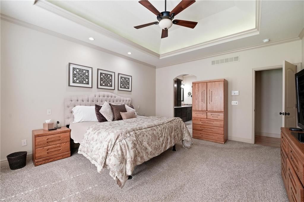 10607 N Hedges Street — photo 31
