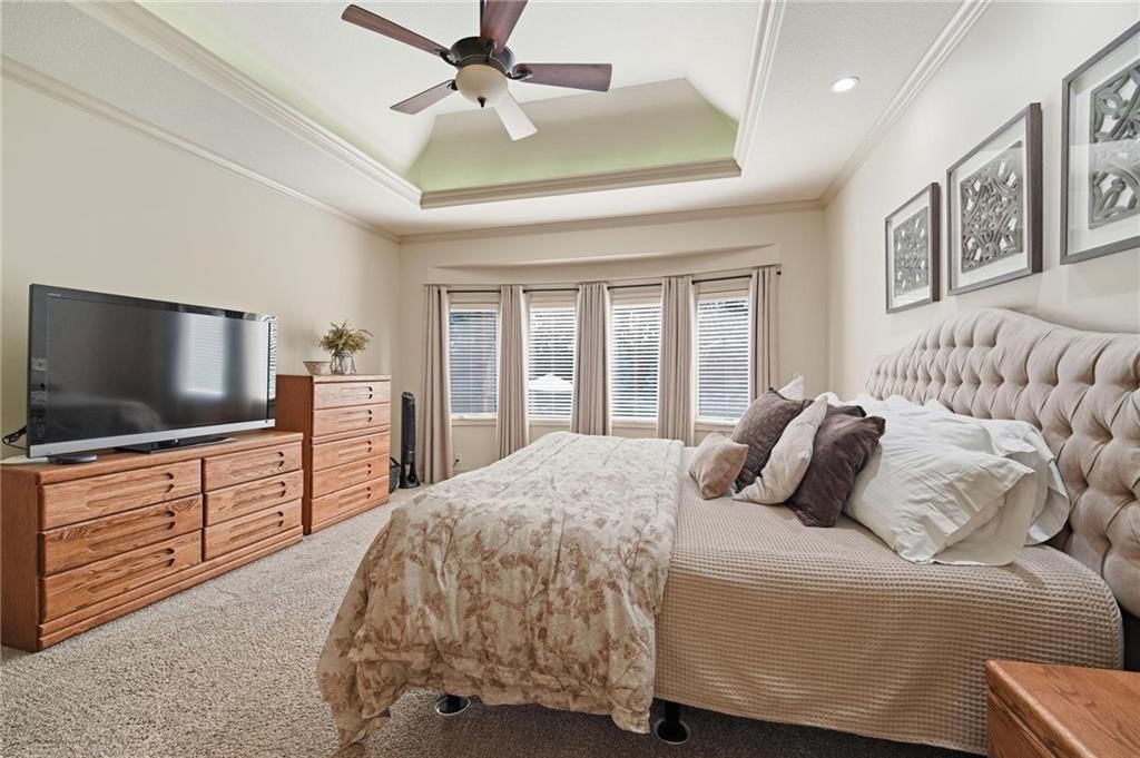 10607 N Hedges Street — photo 32