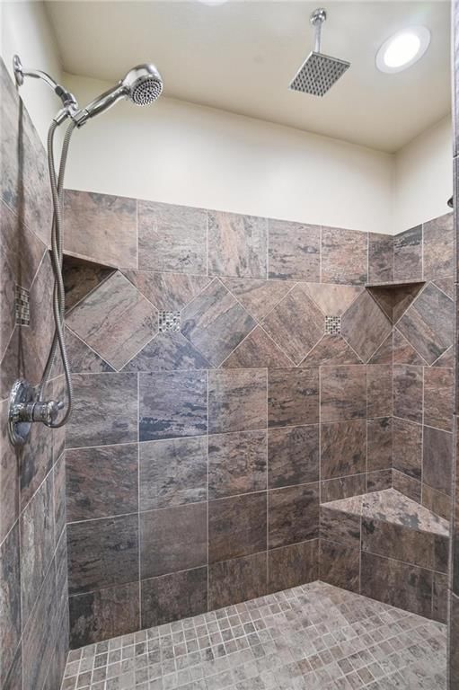 10607 N Hedges Street — photo 34