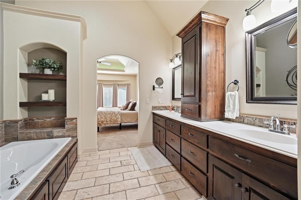 10607 N Hedges Street — photo 35