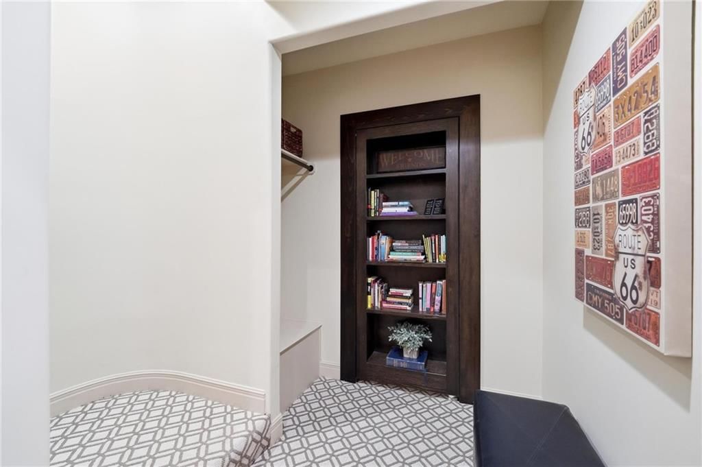 10607 N Hedges Street — photo 55